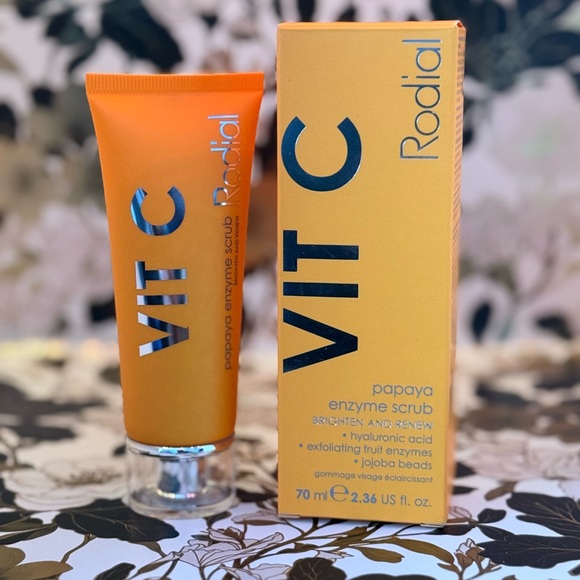 Rodial - VIT C Papaya Enzyme Scrub - Picture 2 of 5